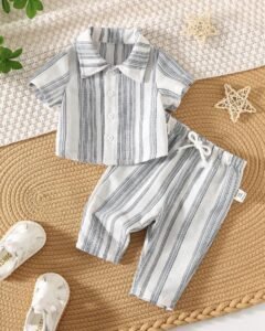 Camisa de manga corta a rayas y pantalones largos de cintura elástica