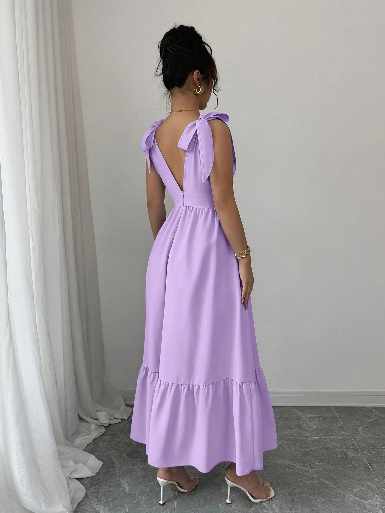 vestido maxi con cuello en V, sin mangas y cintura con lazo - Imagen 3