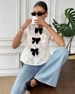 Blusa de manga corta con lazo y diseño de color contrastante