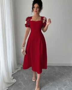 Vestido de mujer con cuello cuadrado y manga abullonada