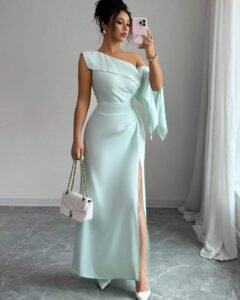 Vestido elegante con diseño de drapeado en la cintura y escote asimétrico