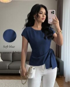 Blusa de diseño asimétrico con cuello redondo y manga corta de murciélago