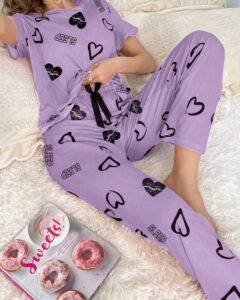 Conjunto de pijama con top de manga corta y pantalones con estampado