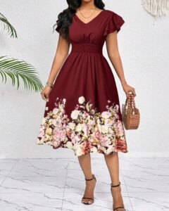 Vestido casual de verano de longitud media con cuello en V