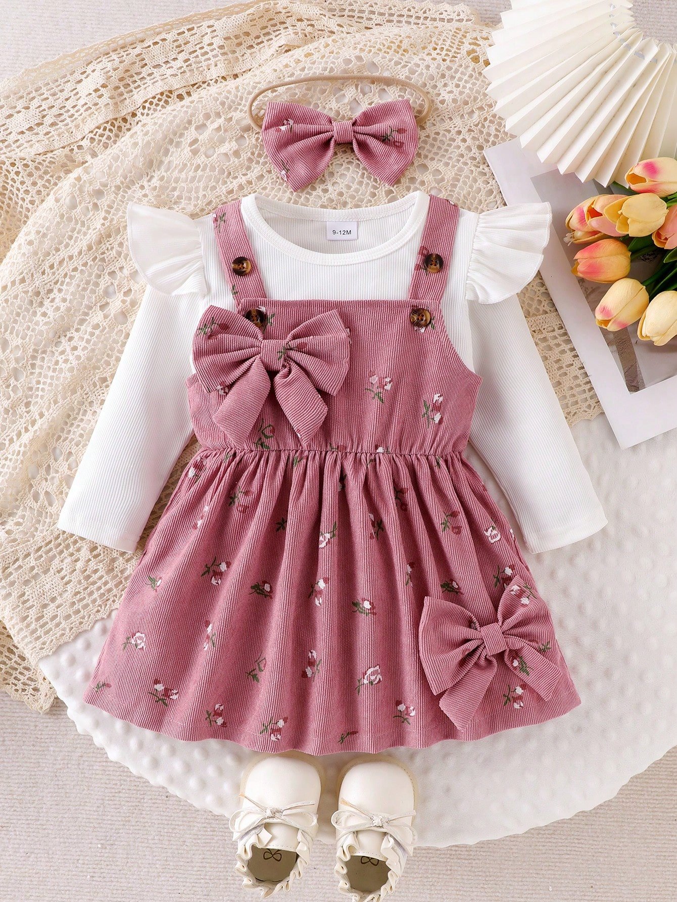 Camiseta de manga larga, vestido de peto floral y diadema con lazo - Imagen 3