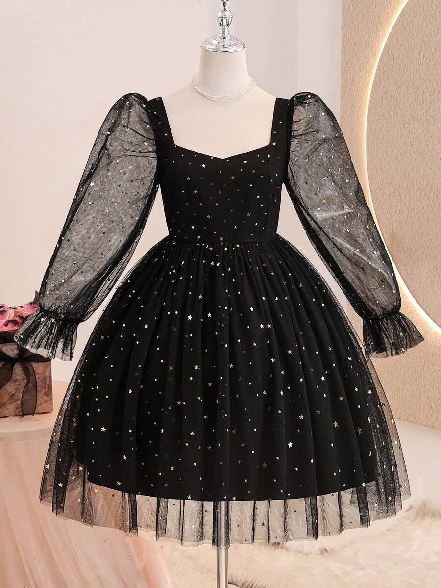 Vestido de manga larga con decoración de estrellas y lunas doradas