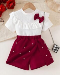 Conjunto de top de punto con volantes y falda corta con abertura