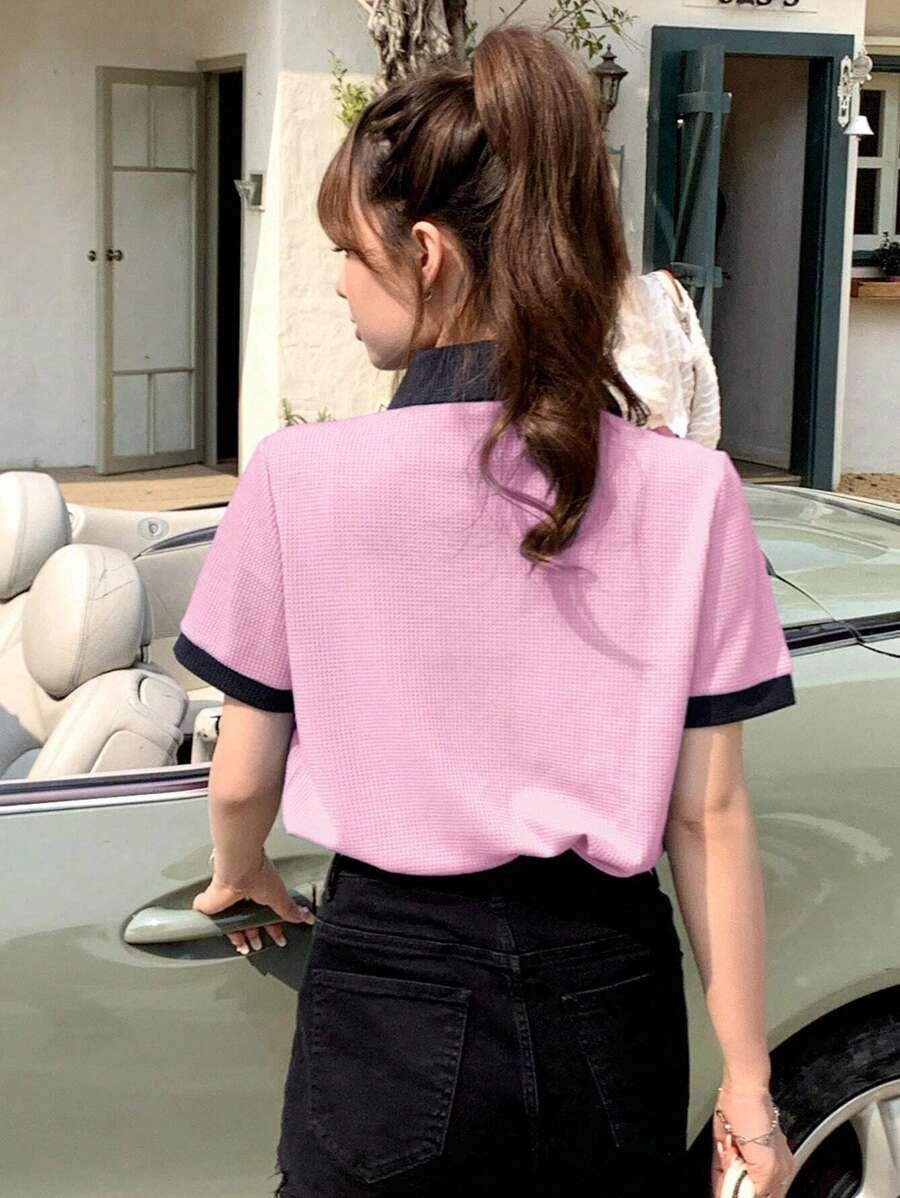 Camiseta con estampado de corazón en contraste de cuello polo - Imagen 3