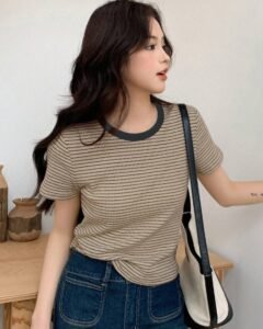 Camiseta de manga corta simple con estampado de rayas