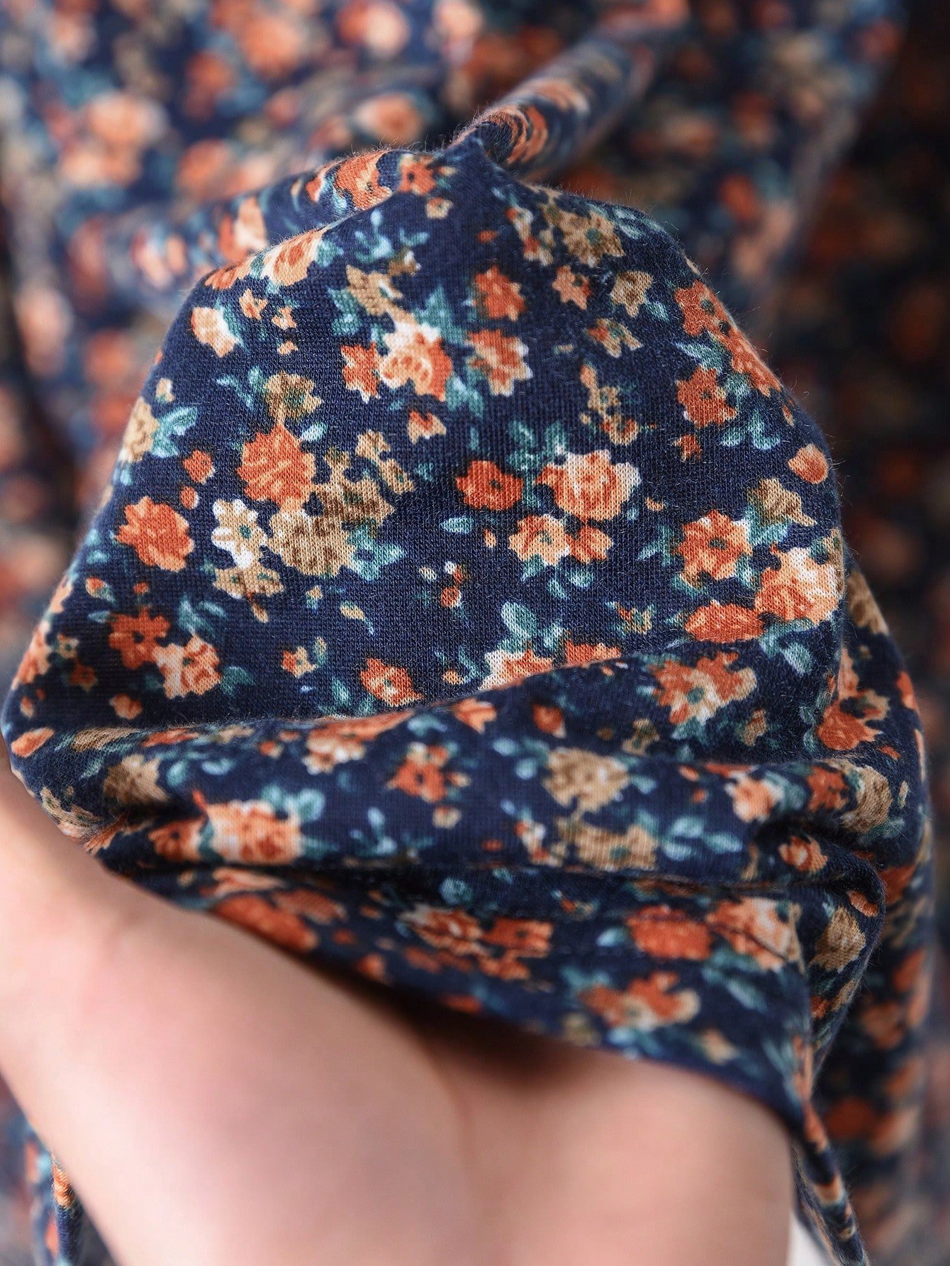 Vestido elegante de manga corta con cuello redondo y estampado floral - Imagen 2