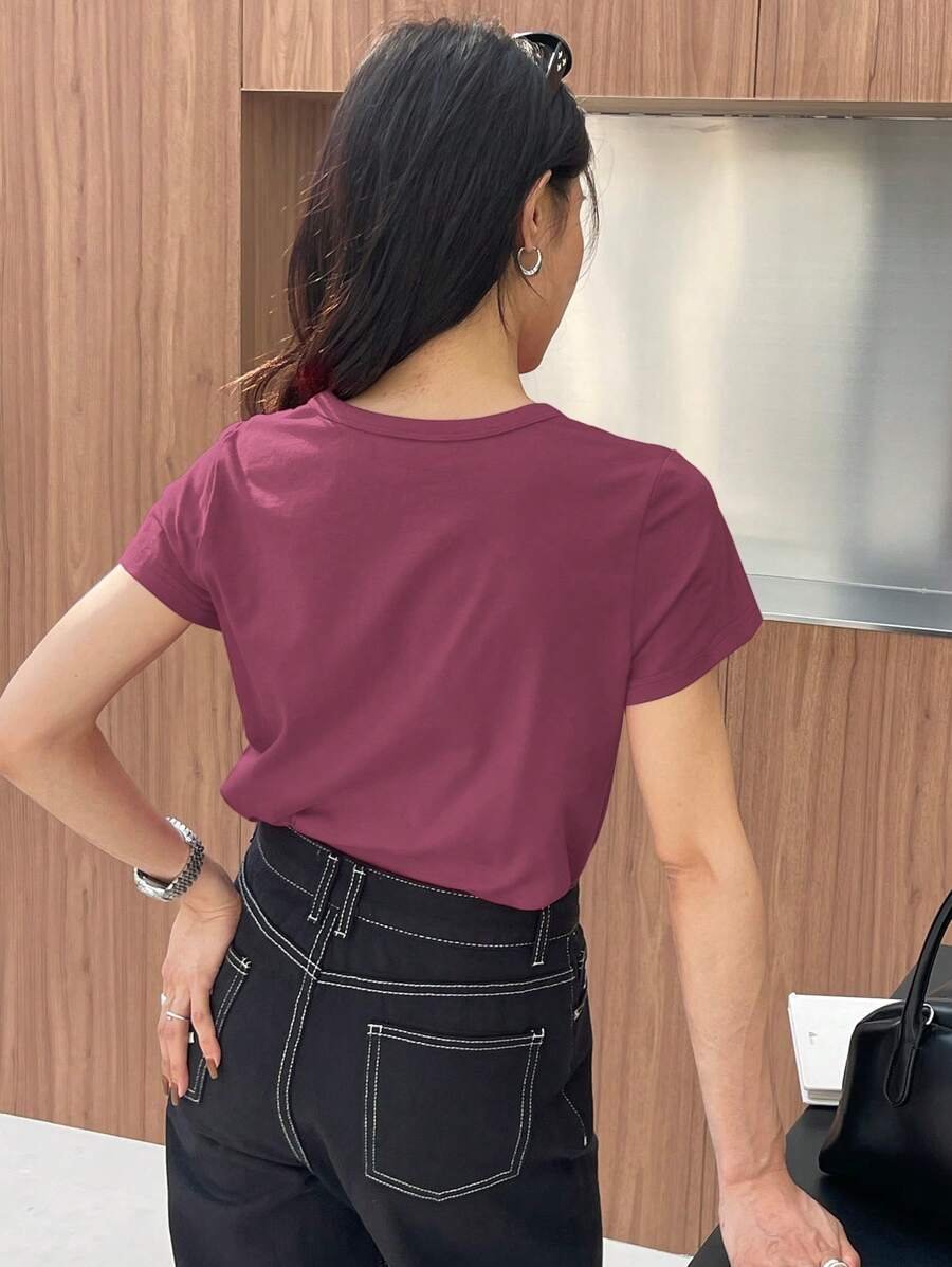 Camiseta de manga corta de unicolor con bordado de corazón - Imagen 3