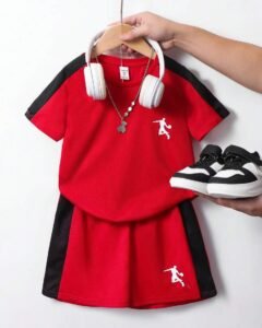 Camiseta de manga corta con cuello redondo y shorts de punto