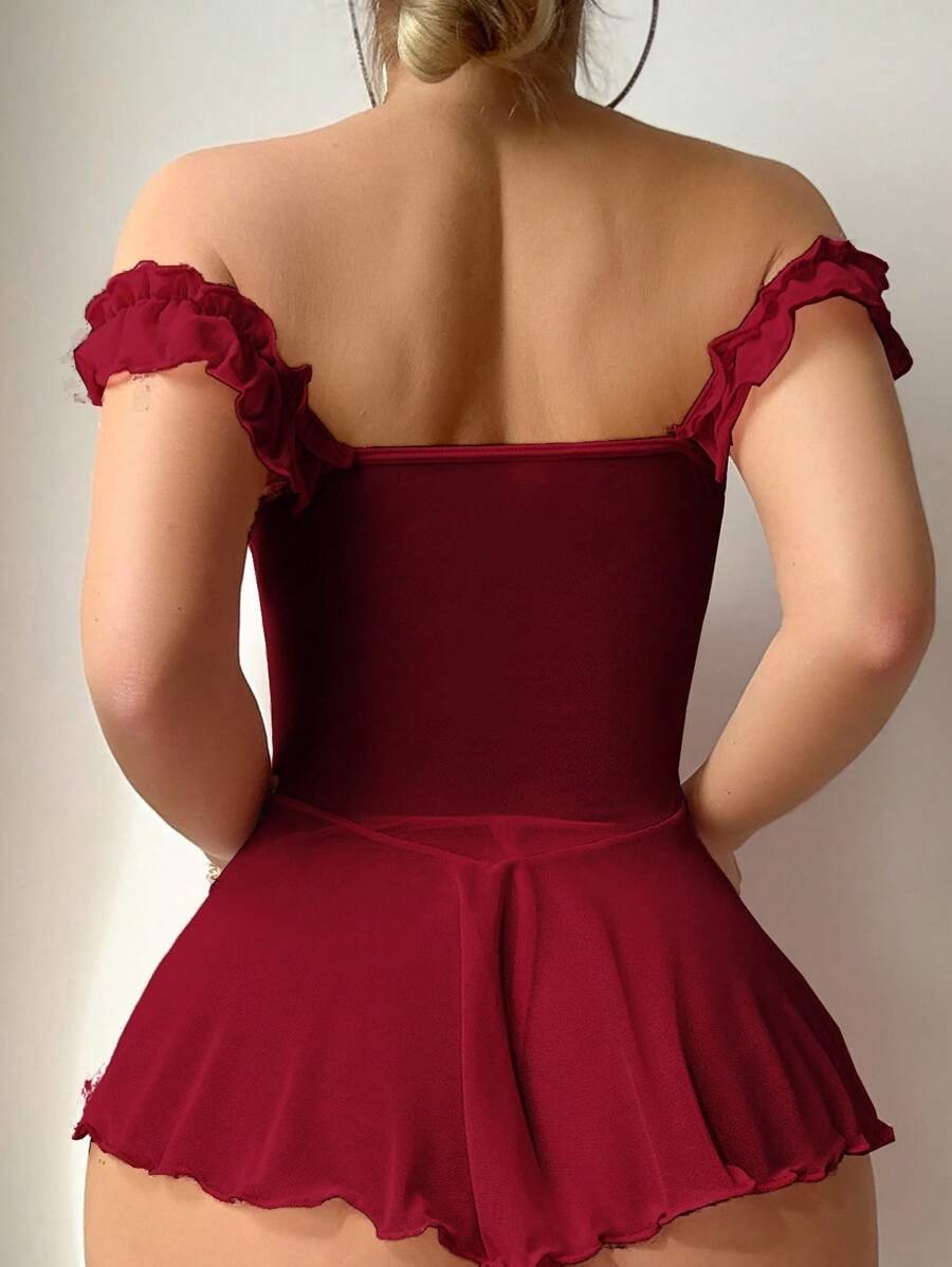 Vestido de tirantes de malla burdeos con diseño de hombros descubiertos - Imagen 3