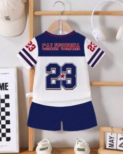 Camiseta manga corta con cuello en V a juego con pantalones cortos