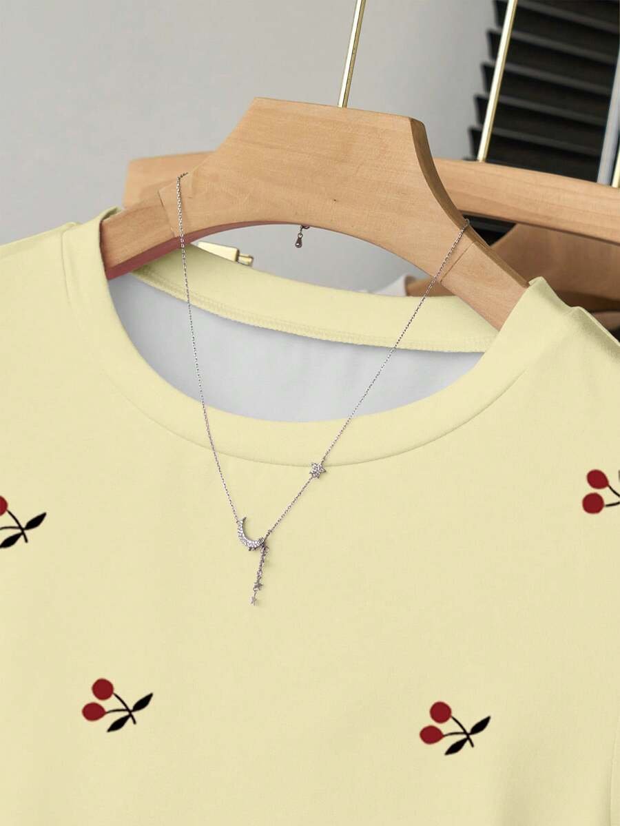 Camiseta casual con diseño estampado de cerezas elegante - Imagen 2