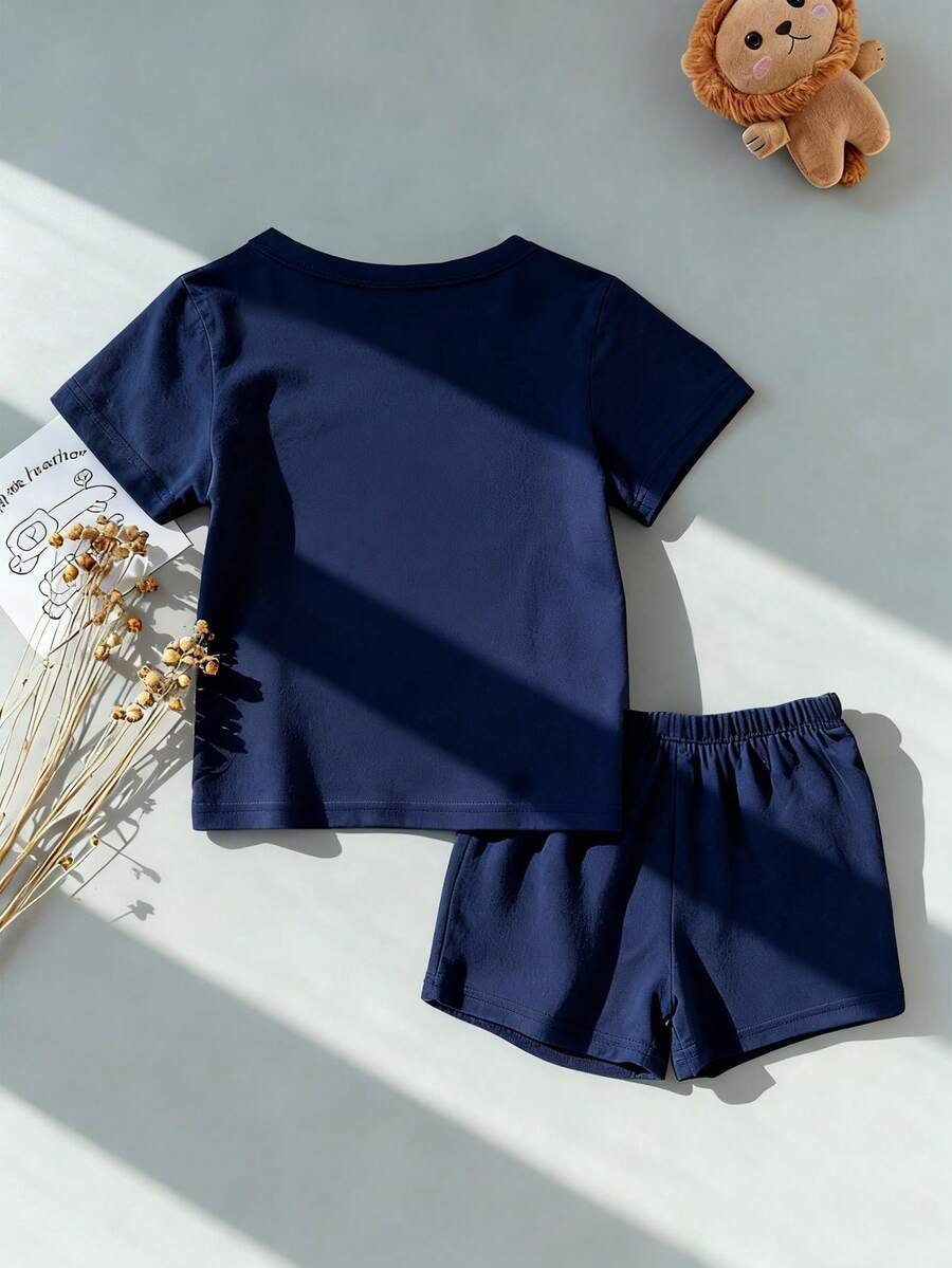 Camiseta manga corta con estampado con pantalones cortos azul marino - Imagen 3