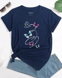 Camiseta con estampado de mariposa y diseño geométrico