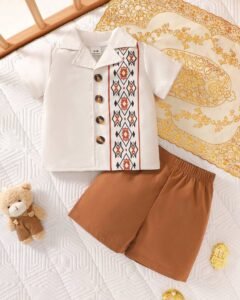 Chaqueta de punto con estampado y pantalones cortos marrones