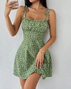 Vestido corto de cami con busto fruncido y detalle de lazo