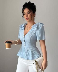 Blusa de diseño con lazo en el cuello en V y apertura delantera sólida