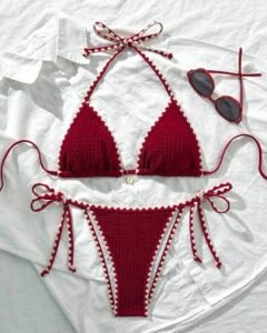 Conjunto de bikini con tela jacquard, volantes en el borde y tirantes ajustables