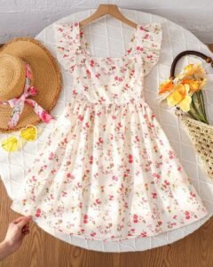 Vestido con cuello cuadrado, volantes en el bajo y estampado floral