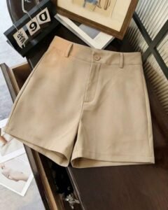 Pantalones cortos de verano de color caqui con cintura de bolsa de papel