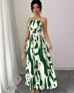 Vestido largo de verano con estampado floral asimétrico y cuello halter