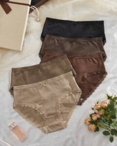 Set de 5 tangas de encaje con parches y decoración de moño
