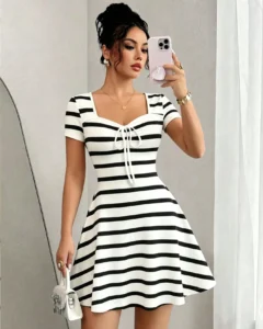 Vestido casual de mujer con cuello de corazón a rayas