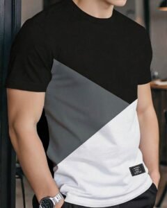 Camiseta de manga corta con cuello redondo y estampado de gorra