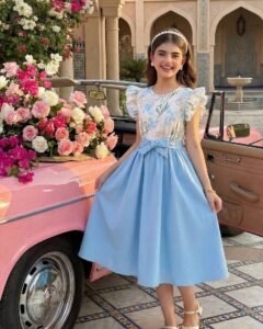 Vestido midi elegante de manga corta con estampado floral