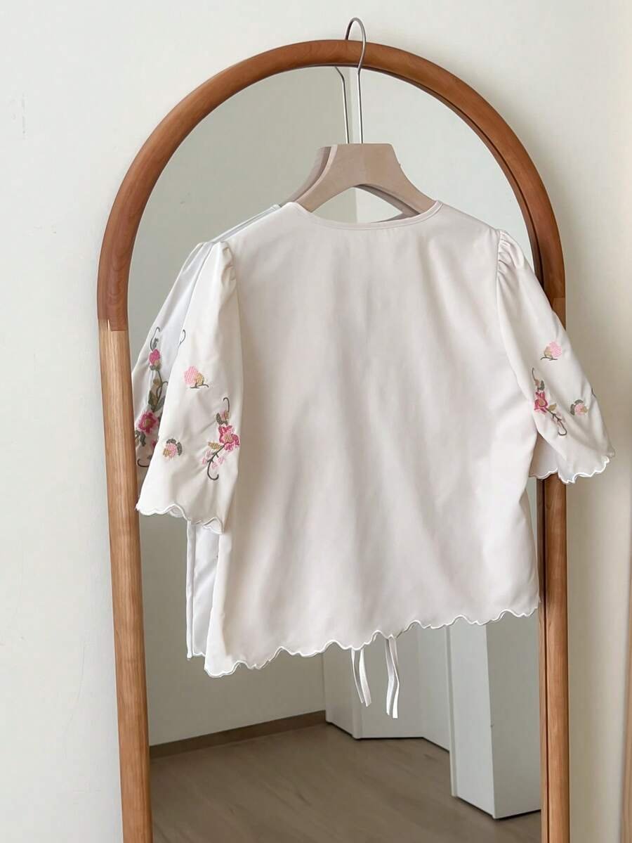 Blusa casual de mujer con bordado floral y lazo delantero - Imagen 3
