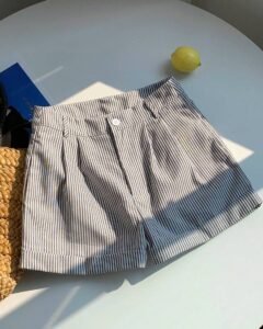 Pantalones cortos casuales de mujer con botones y rayas