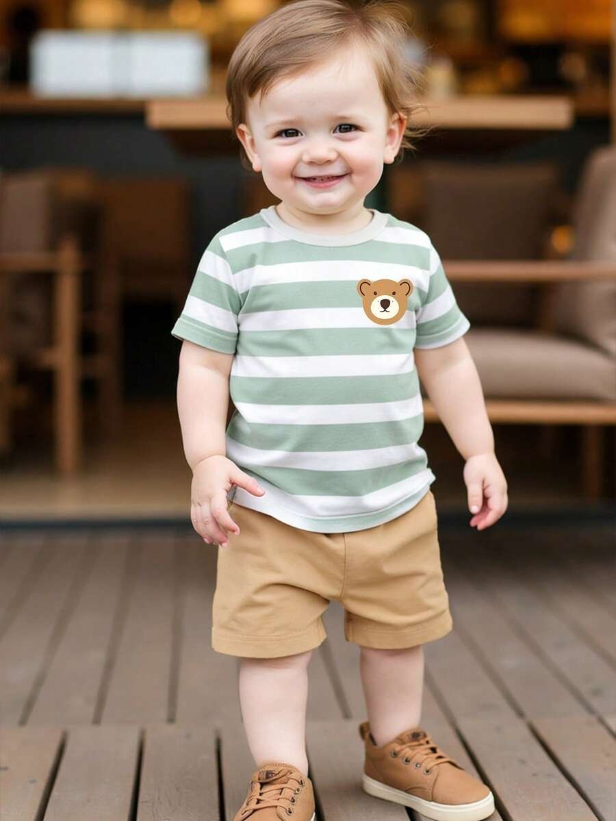 Camiseta manga corta cuello redondo de estampado y pantalones cortos