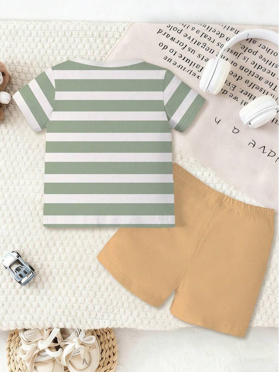 Camiseta manga corta cuello redondo de estampado y pantalones cortos - Imagen 3
