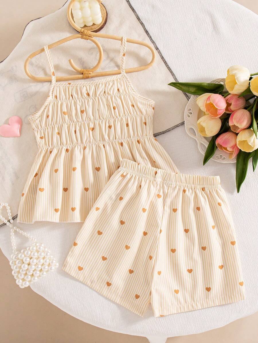 Conjunto informal de niña con top de tirantes con estampado de corazón a rayas - Imagen 3