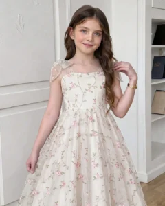 Vestido de tirantes de malla bordado con flores elegante