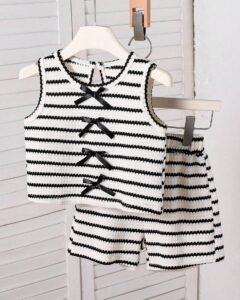 Conjunto de camiseta sin mangas de tela texturizada con dobladillo en contraste
