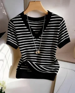 Camiseta de mujer de manga corta con cuello en V a rayas