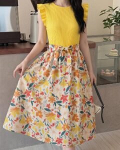 Vestido con estampado floral, volantes en las mangas y cinturón
