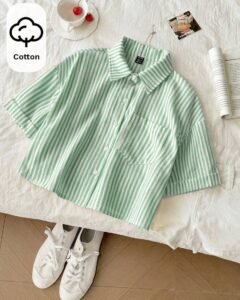 Blusa holgada y relajada con mangas acampanadas y textura