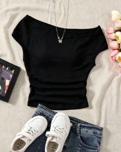 Camiseta negra casual de verano con hombros descubiertos