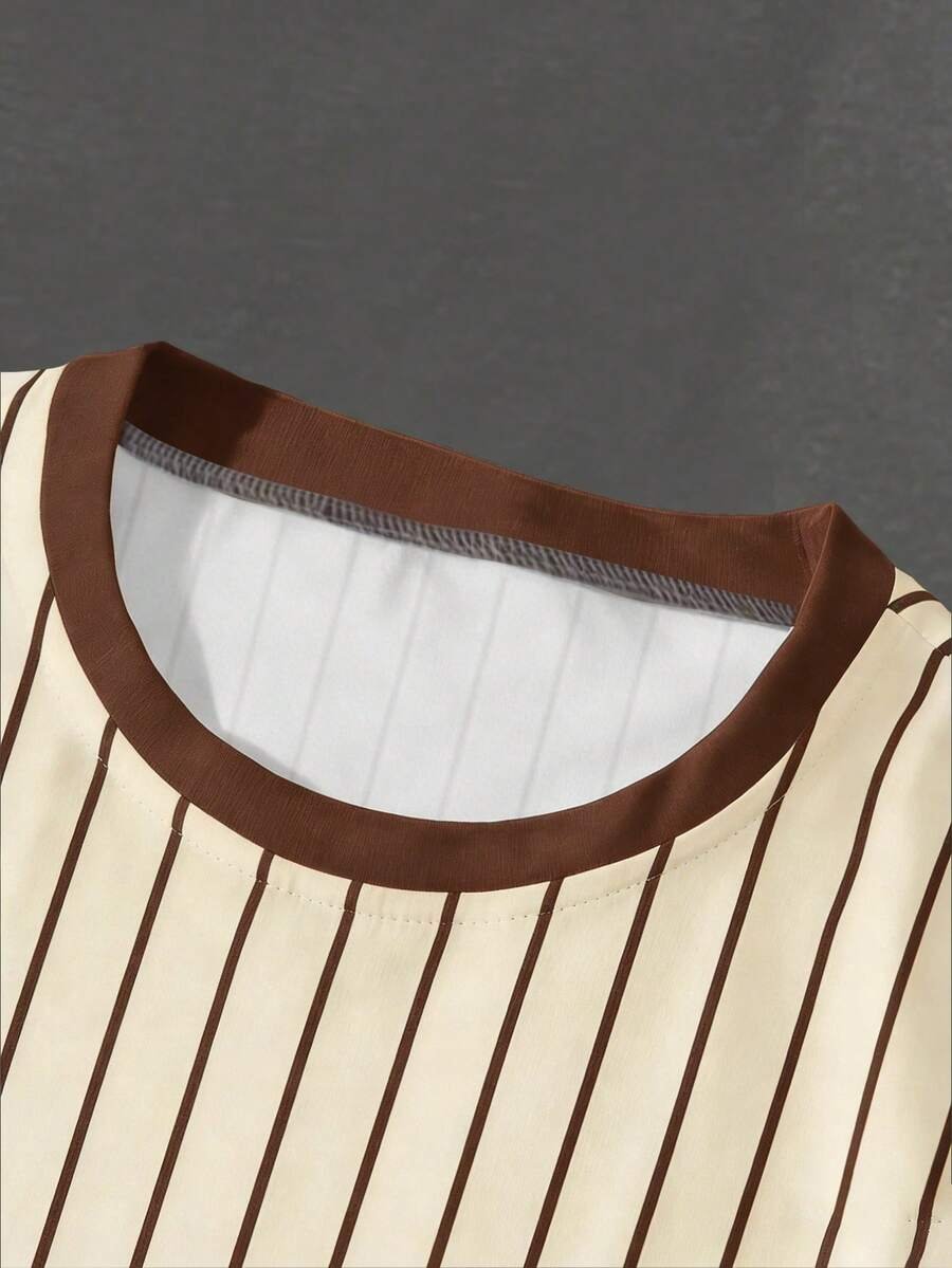 Camiseta casual de hombre con estampado de rayas y letras - Imagen 2