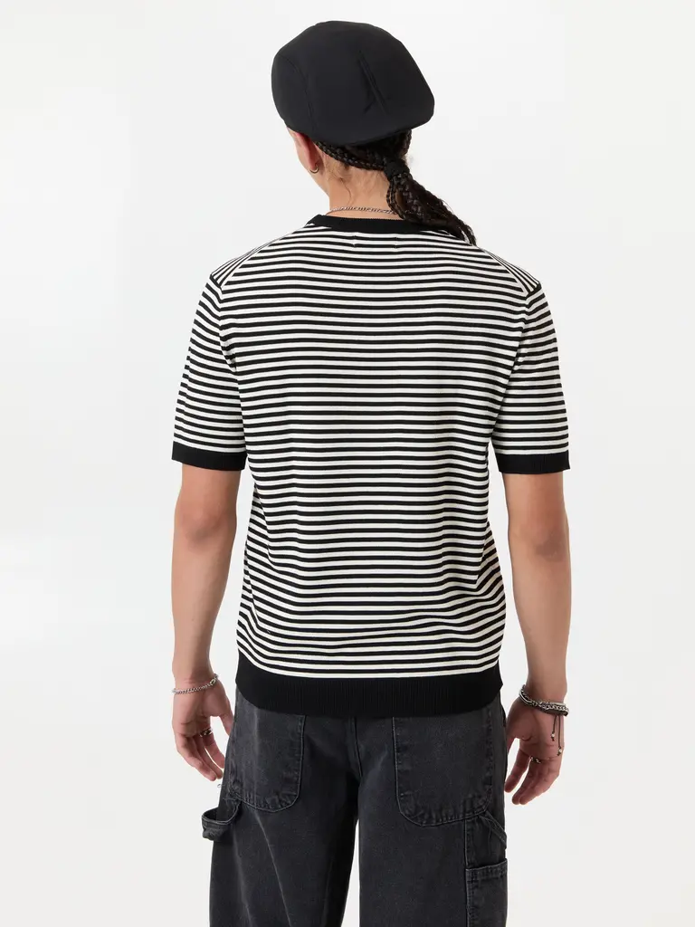 Playera Tejida Negra con Rayas Blancas - Imagen 2