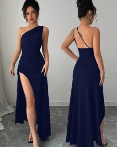 Vestido con hombro asimétrico, plisado, calado y abertura alta