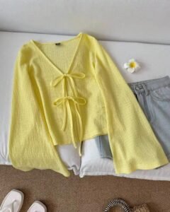 Blusa amarilla de verano casual, cuello en V, lazo delantero y manga acampanada