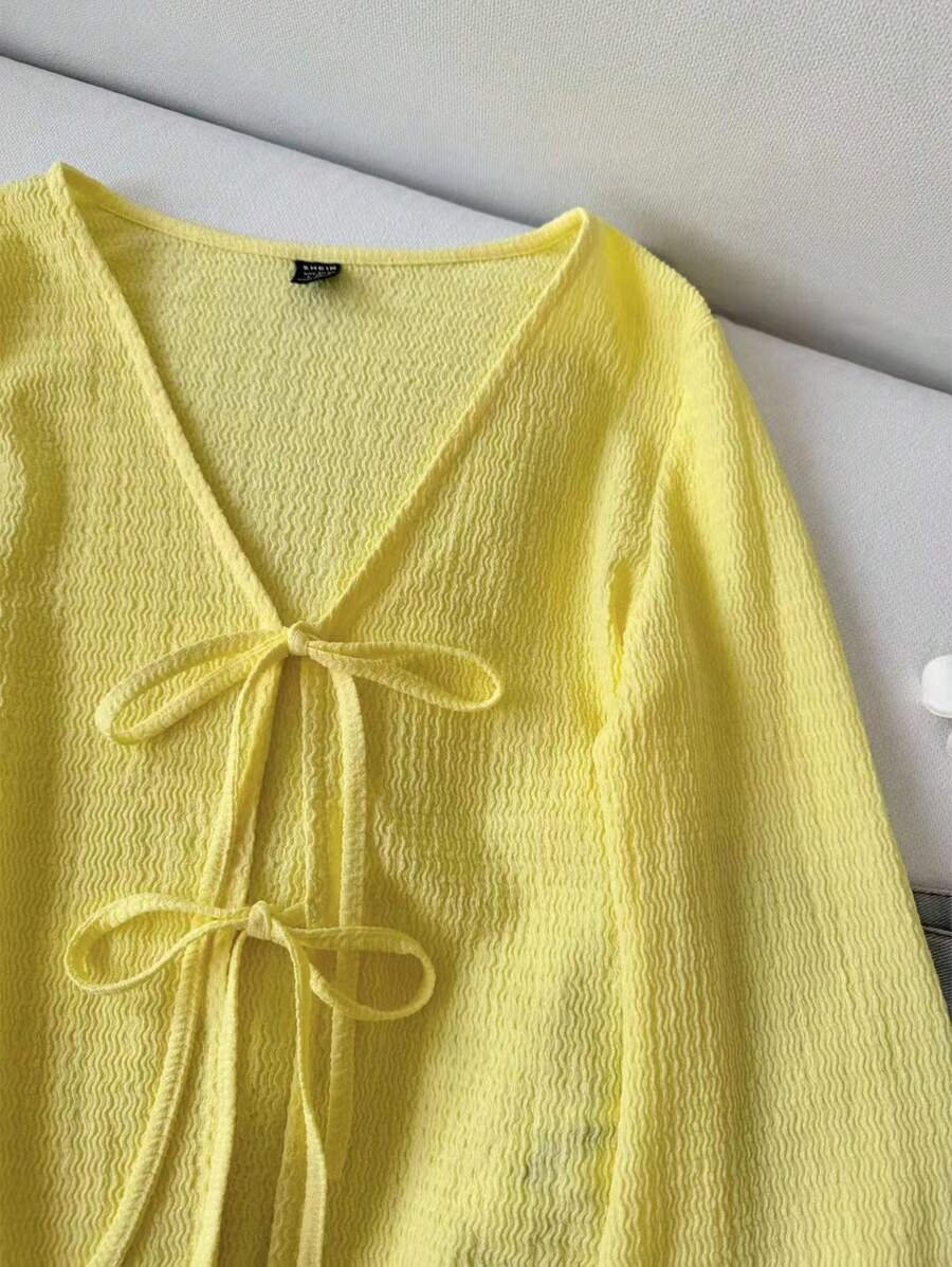 Blusa amarilla de verano casual, cuello en V, lazo delantero y manga acampanada - Imagen 2