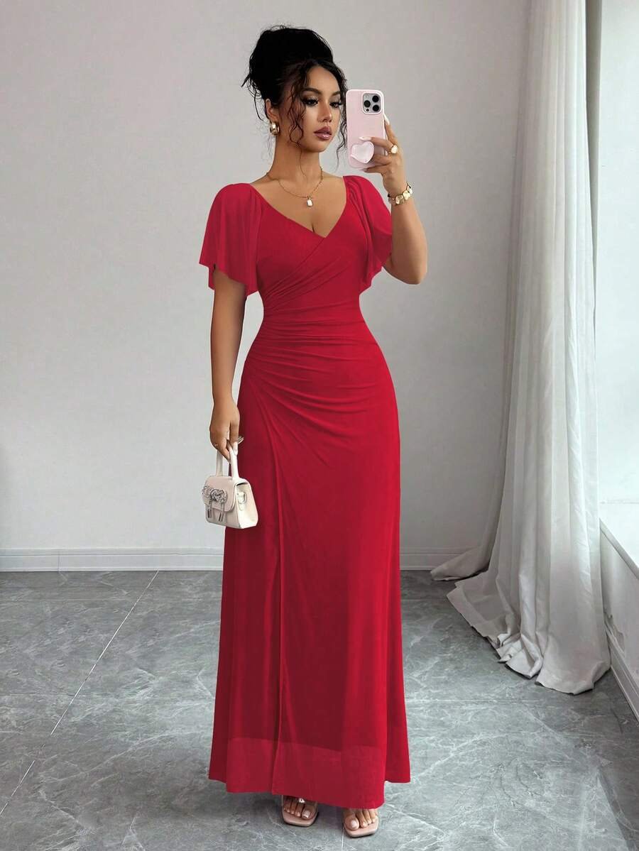 Vestido rojo claro con cuello en V, mangas con volantes - Imagen 2