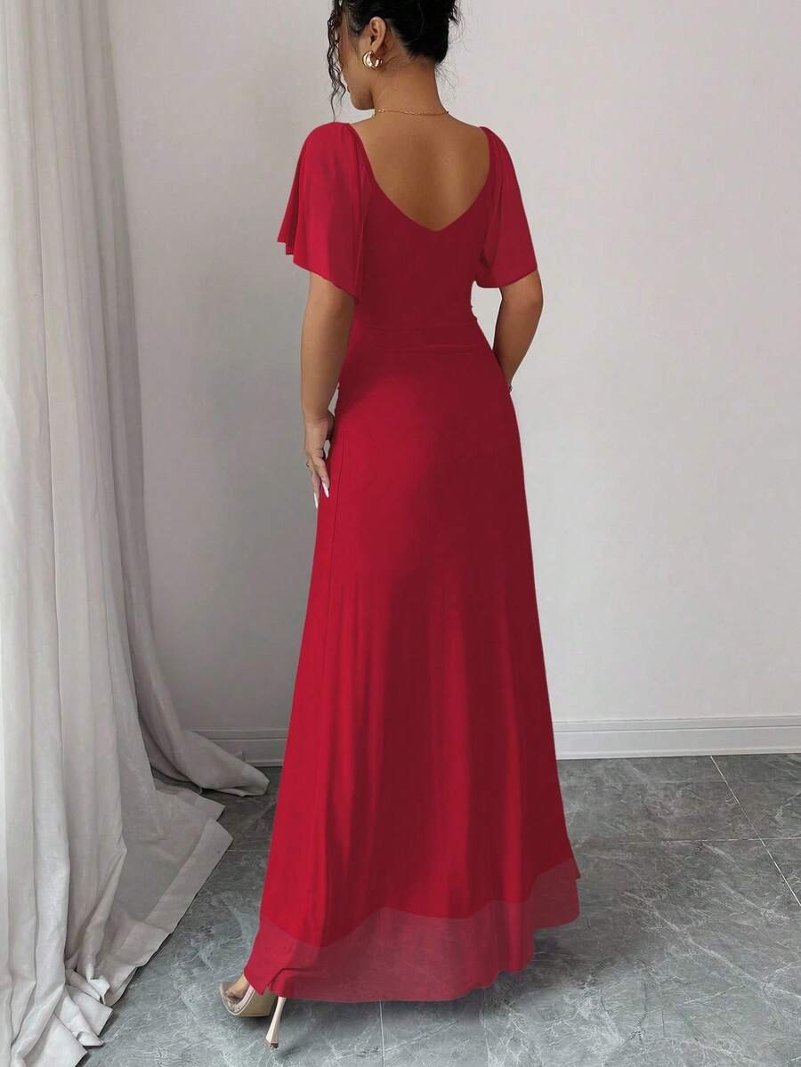 Vestido rojo claro con cuello en V, mangas con volantes - Imagen 3